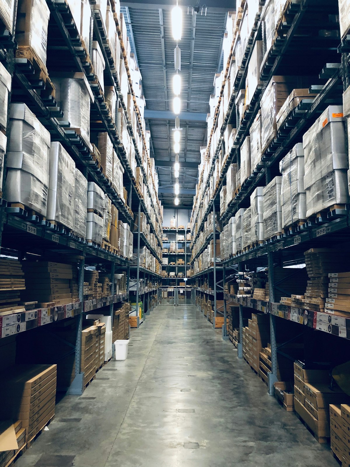 AMZN (Amazon) Investment Analysis: The Four-Engine Empire of E-Commerce, Cloud, Advertising, and AI