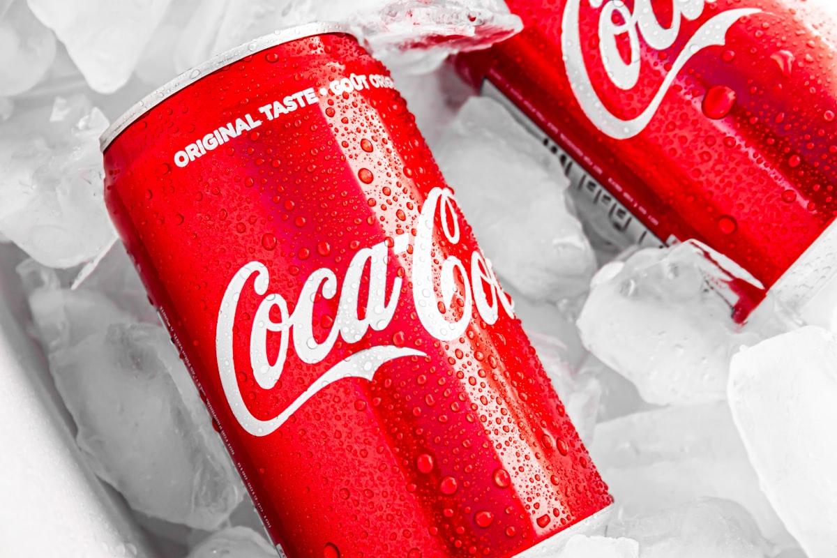 KO (Coca-Cola) Investment Analysis: Asset-Light Model + Pricing Power + 64 Years of Dividend Hikes — A Textbook Defensive Investment